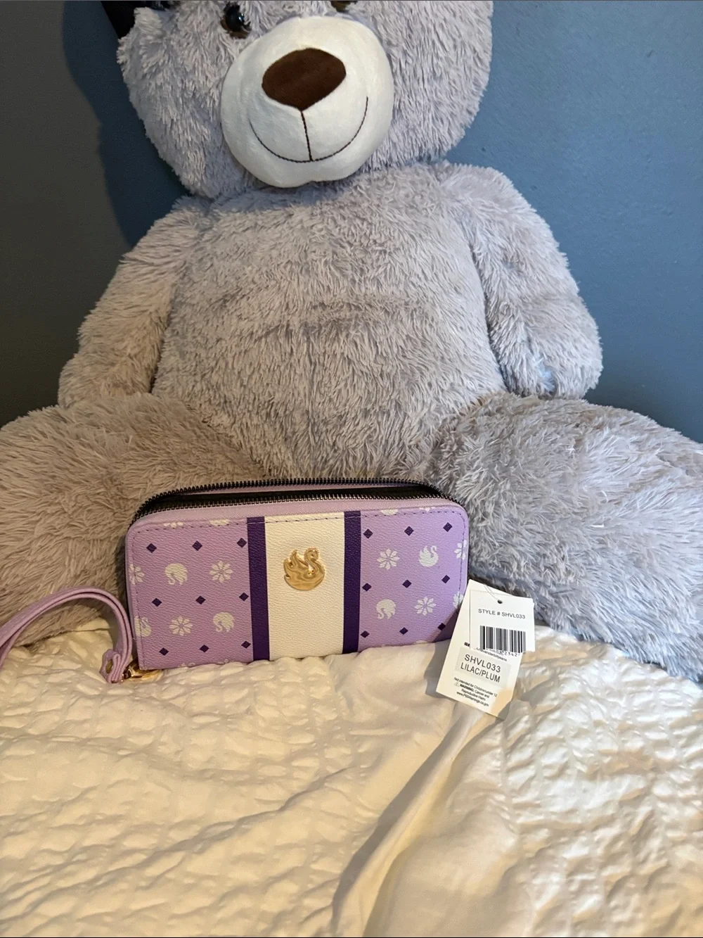 Gloria Vanderbilt Lilac and Cream Zip Wristlet Wallet with Gold Logo